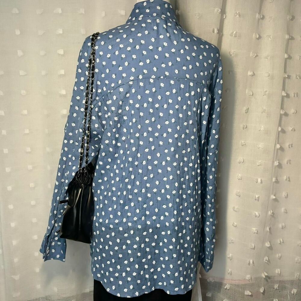 Women's Floral Blue Button Up Shirt - Picture 5 of 8